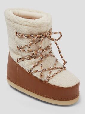 Universal Thread “Zenita” Boot